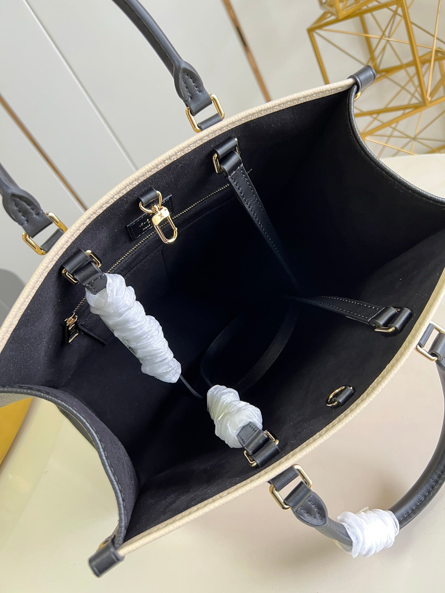 Louis Vuitton Onthego MM Tote Monogram Cream Beige Black 35cm