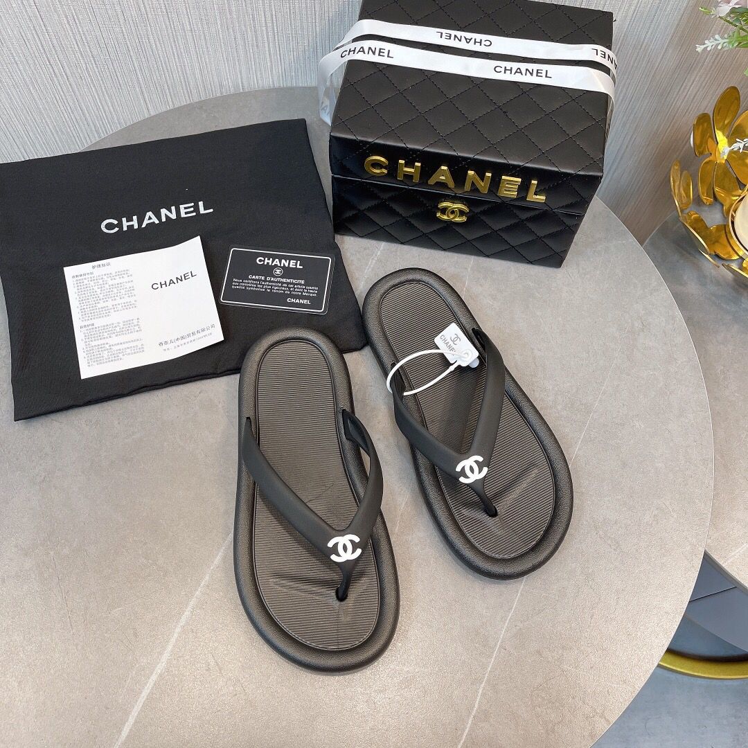 CHANEL FLIP FLOP SANDALS BLACK
