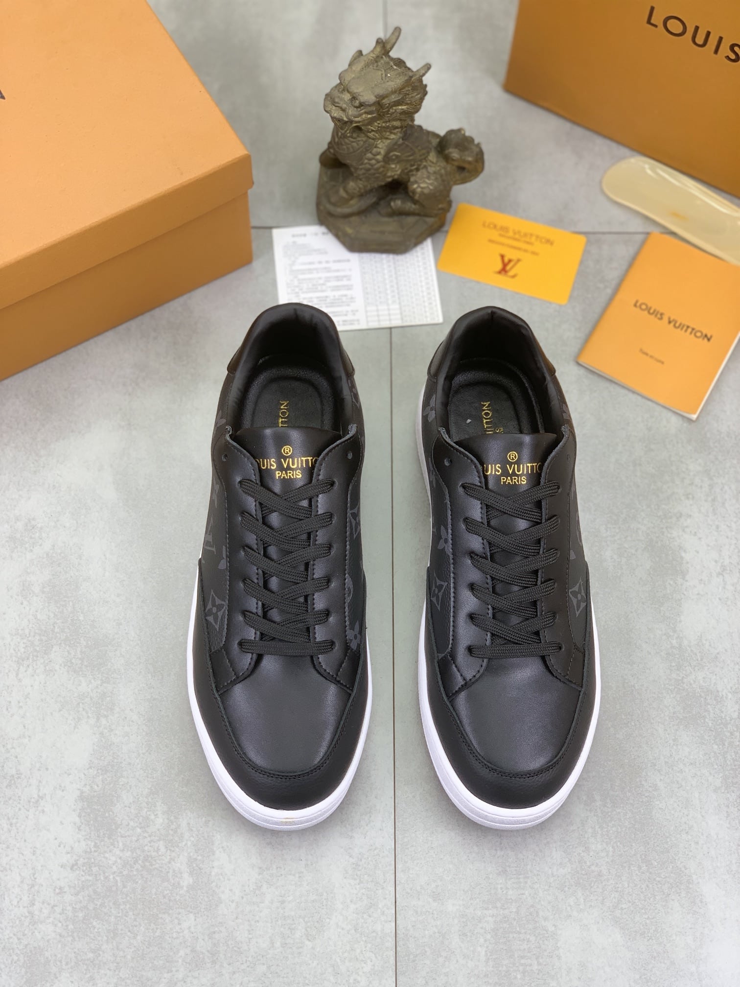 Louis Vuitton Sneaker Monogram Pattern In Black