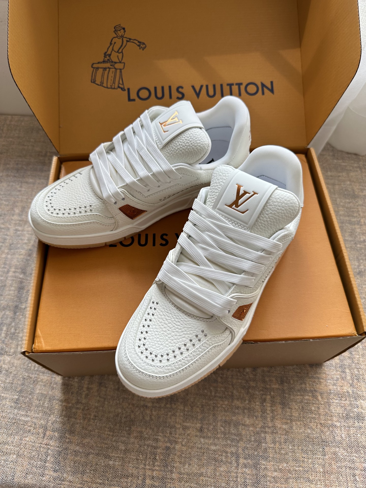 Louis Vuitton Trainer Sneaker 2025