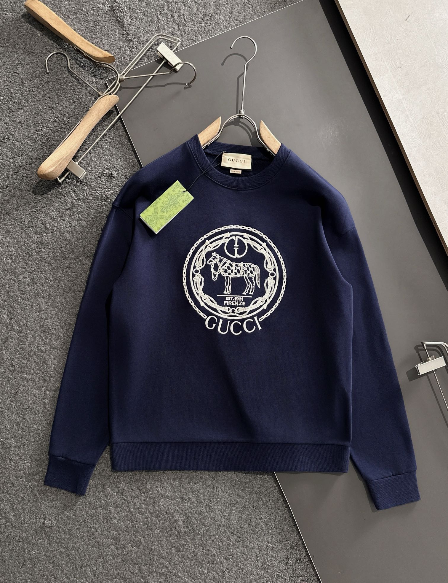 Gucci-hoodie adopts