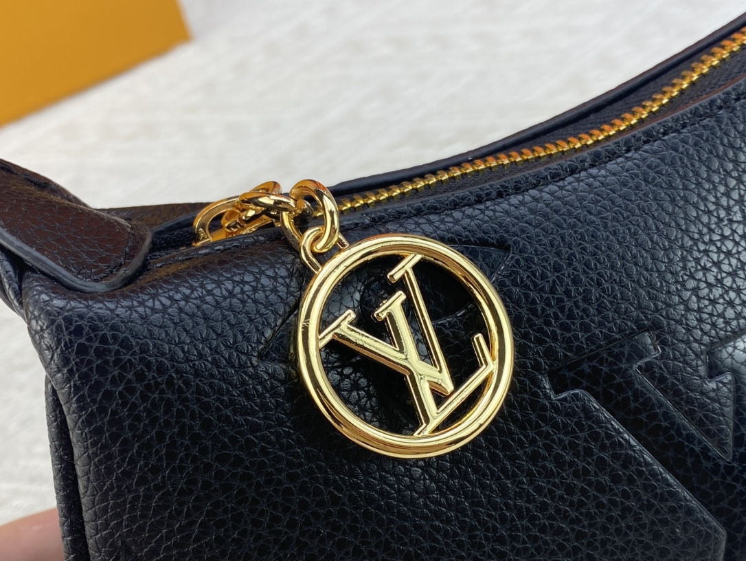 Louis Vuitton Mini Moon Black 20Cm M82391