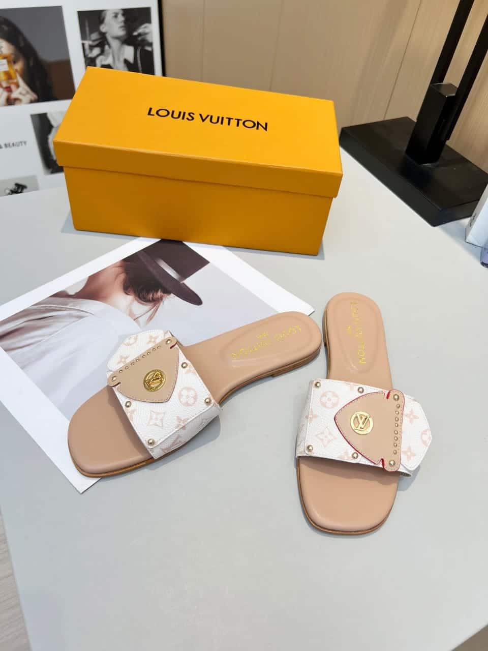 Louis Vuitton Lv Frame Flat Mule 1Acxii