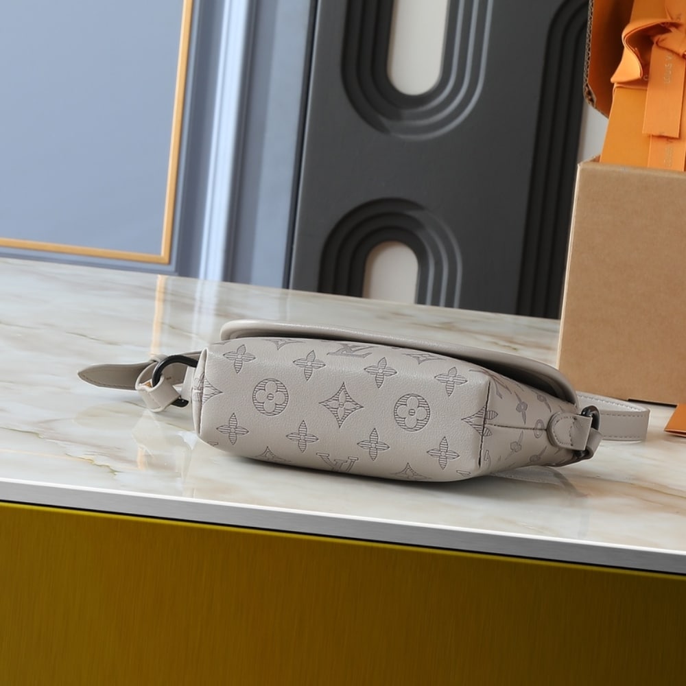 Louis Vuitton Pulse Wearable Wallet Sand 22cm M14794