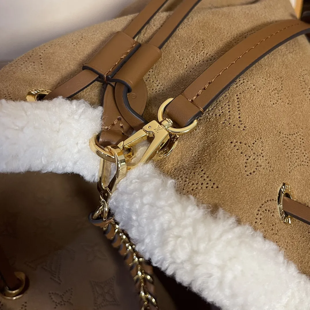Louis Vuitton Shearling Bucket Bag 22cm/8.7in M11839
