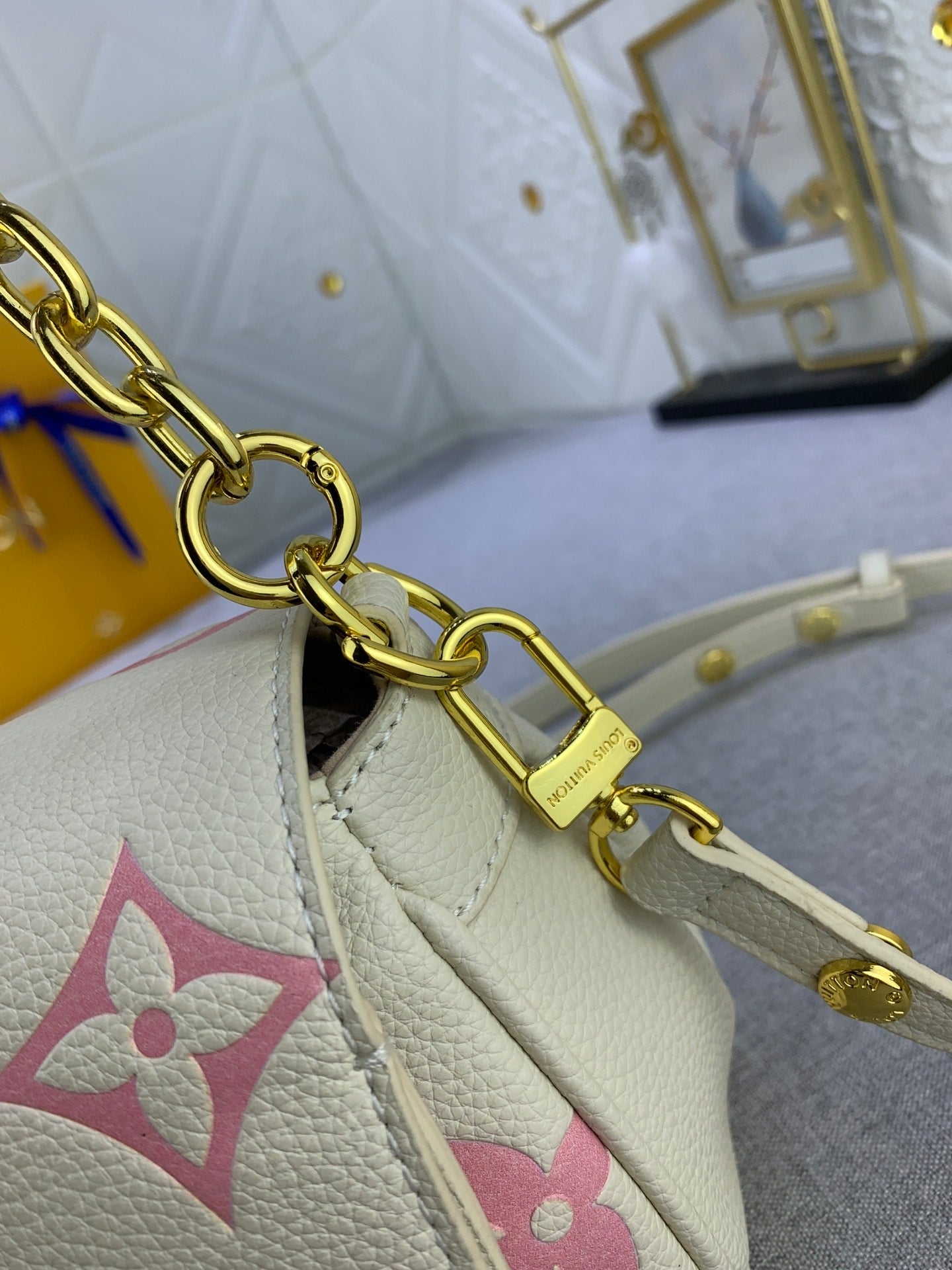 Louis Vuitton Favourite Bag Cream Beige 24Cm