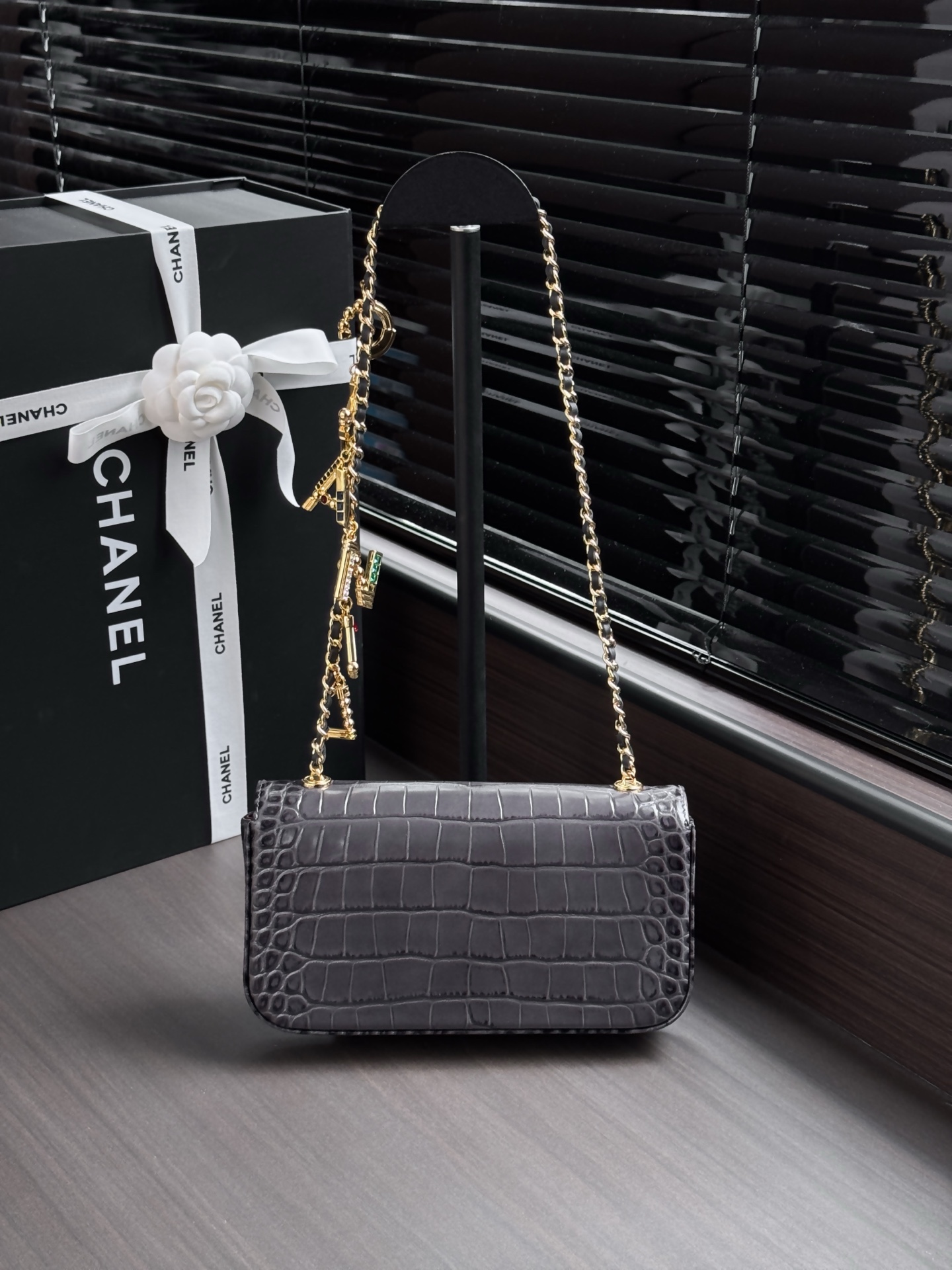 CHANEL Crocodile-Embossed Calfskin Chain Bag