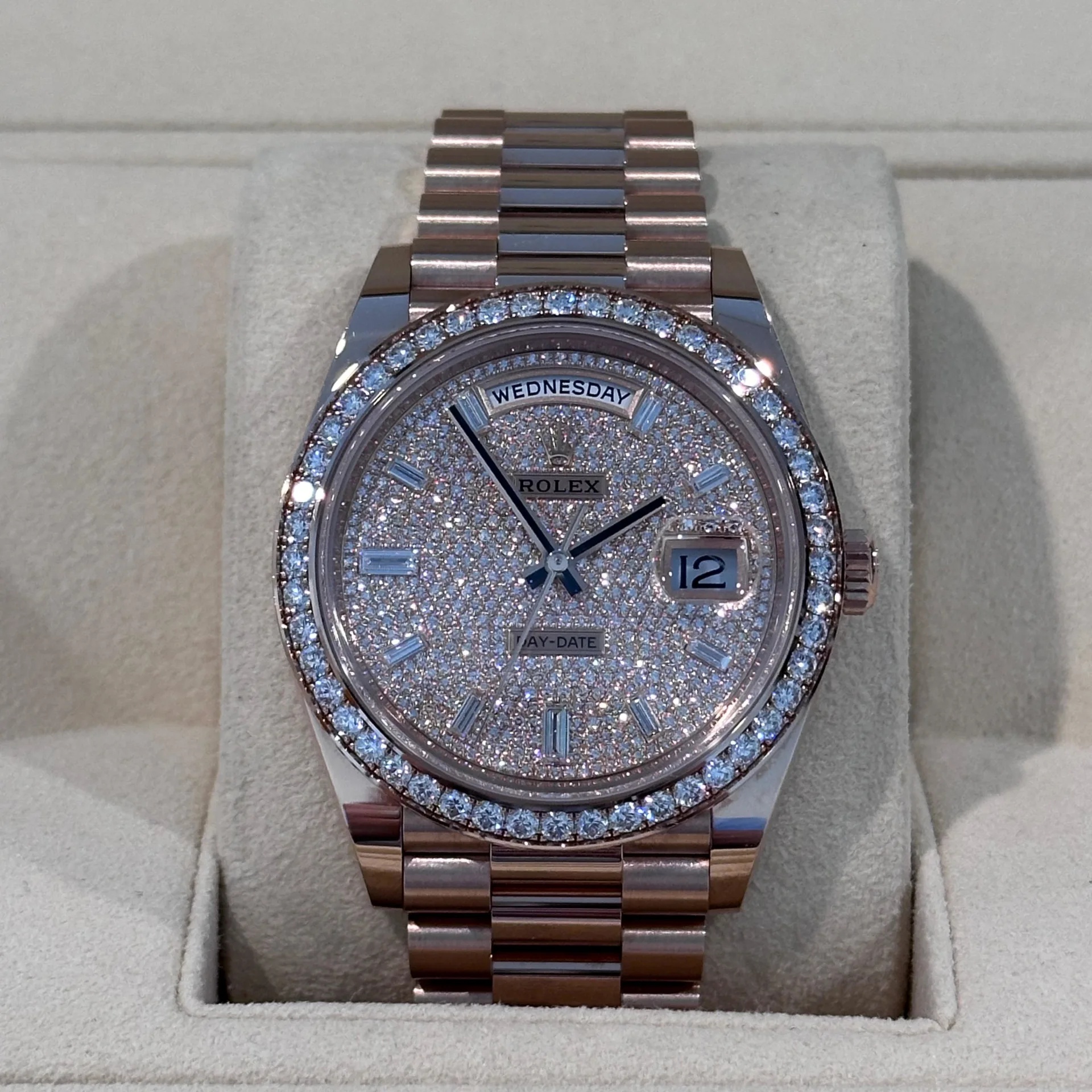 【Super Clone】RLX  Day-Date 40mm Diamonds Paved Dial 228345rbr-0002