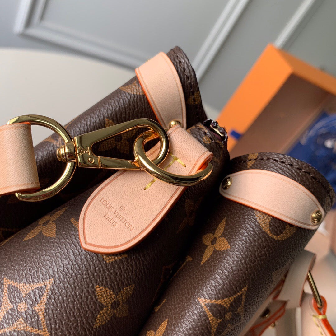 Louis Vuitton Soufflot 29Cm Beige