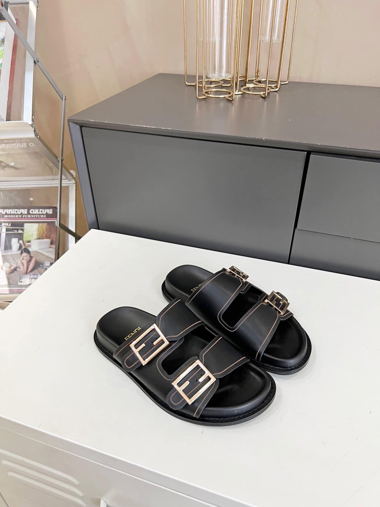 Fendi Feel Leather Slides Black
