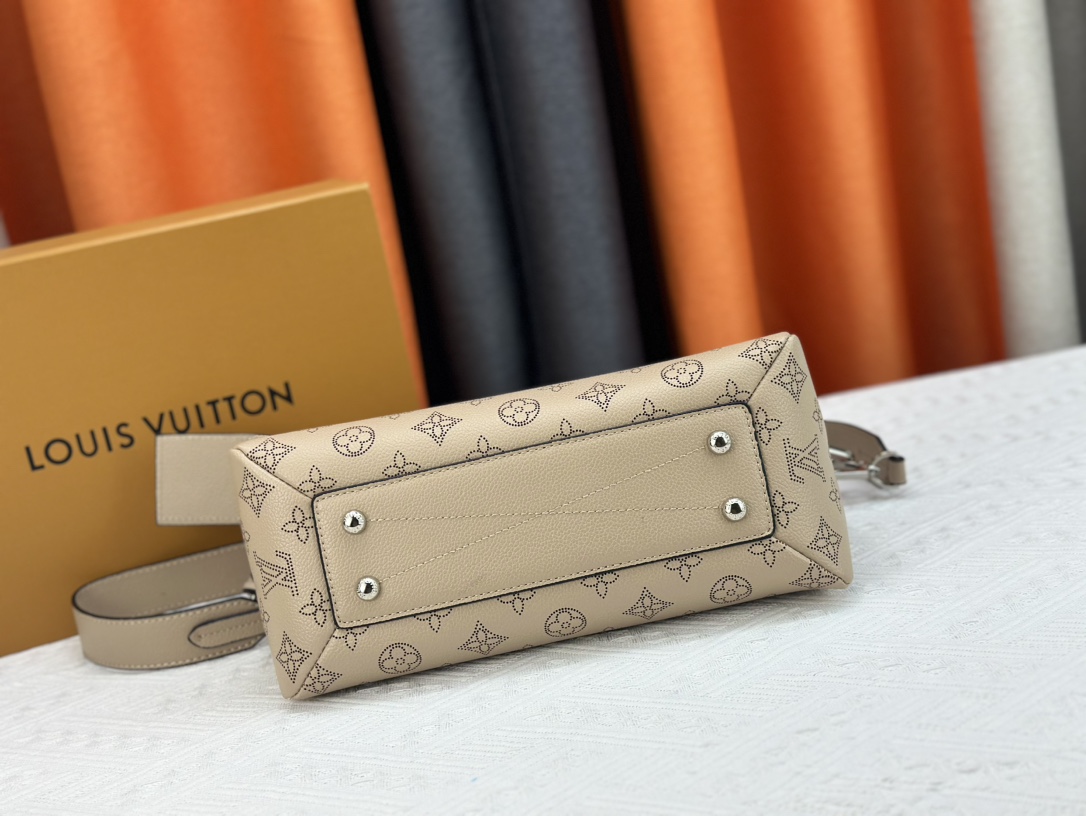 Louis Vuitton Hand It All Pm Galet 29Cm M24255