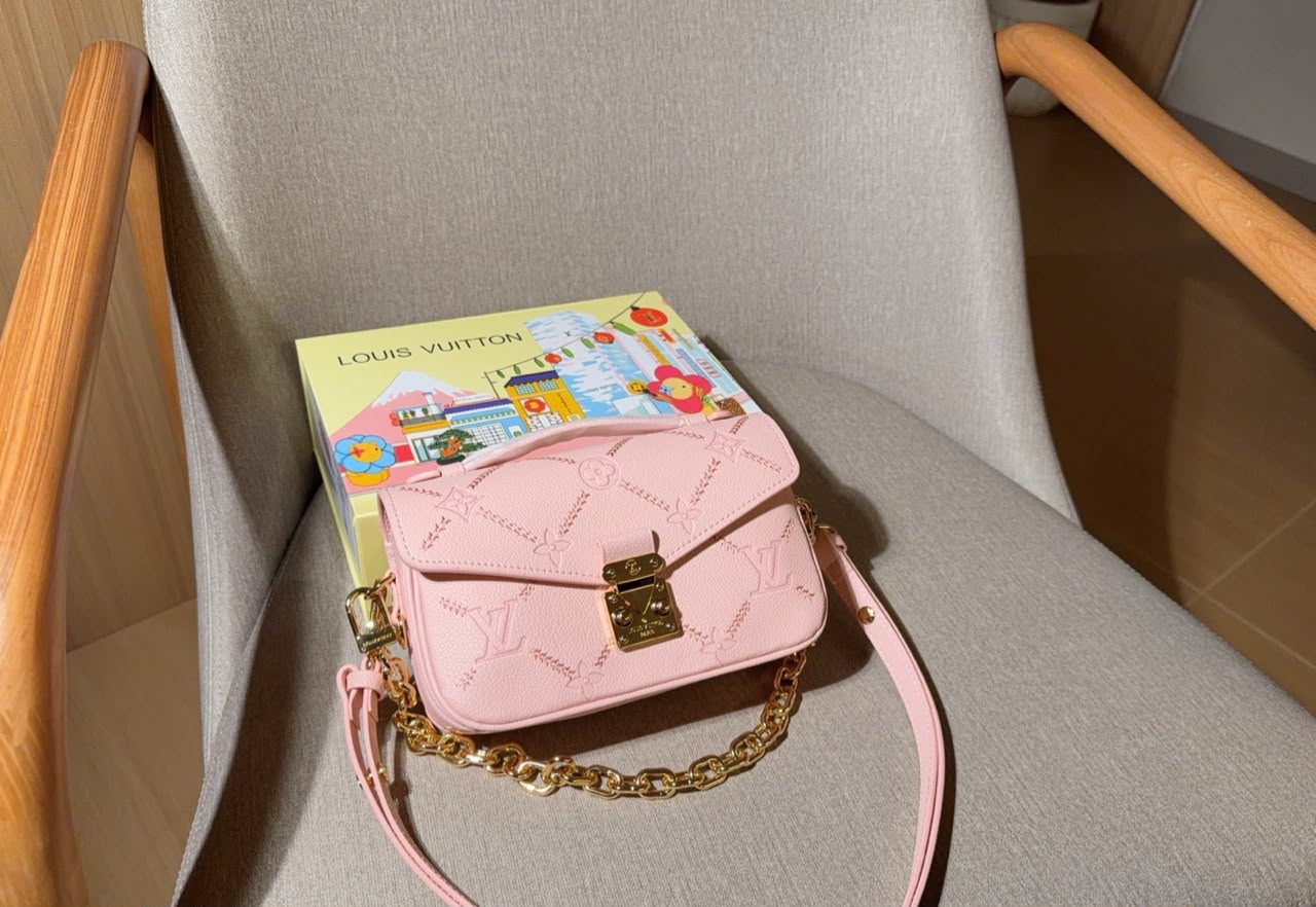Louis Vuitton Pochette Métis East West 21.5cm M29488