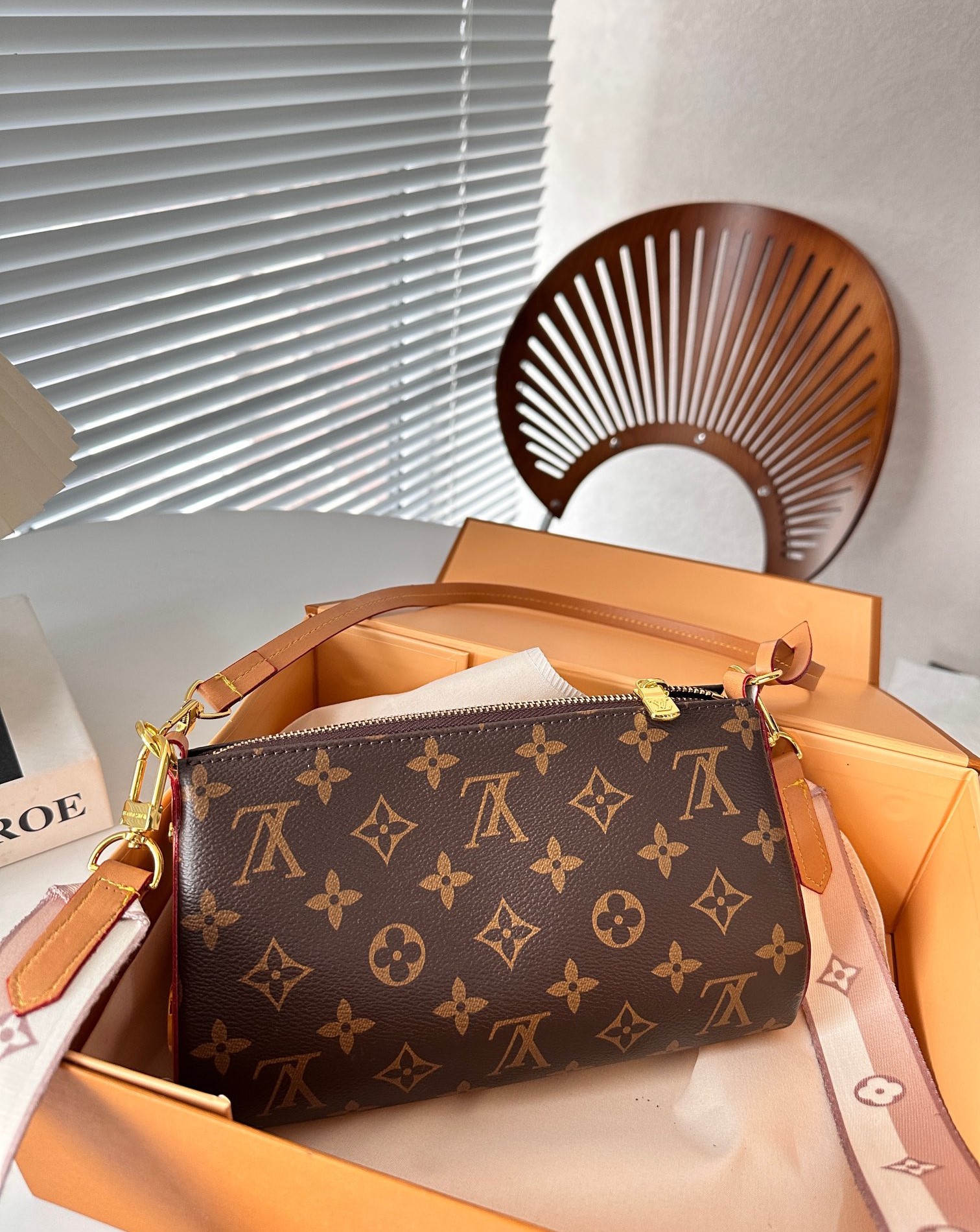 Louis Vuitton Pochette Tirette Monogram Canvas 23Cm M47123