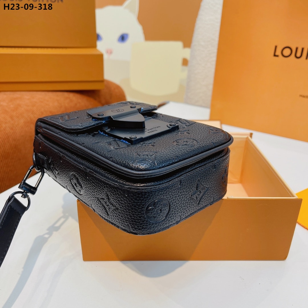 Louis Vuitton S Lock Vertical Wearable Wallet Black 19Cm M81524
