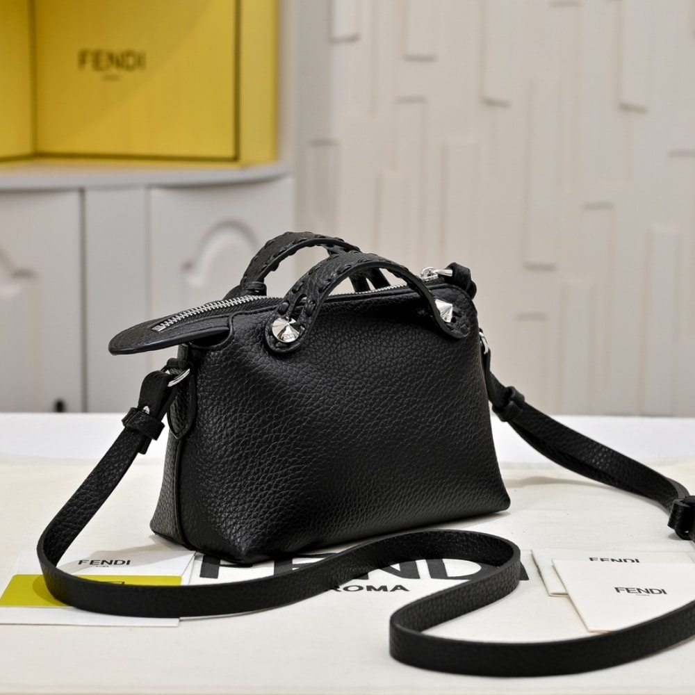 Fendi By The Way Selleria Medium Black 20Cm