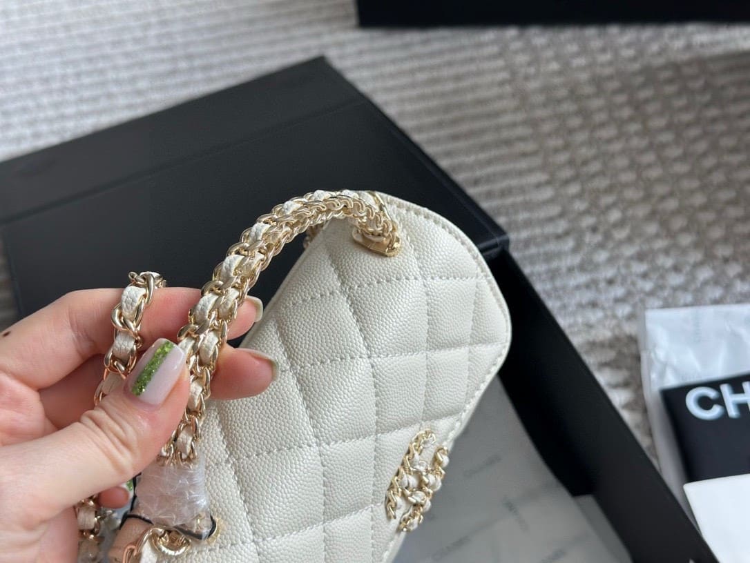 Chanel Clutch Bag With Chain In White 15Cm/5.9in