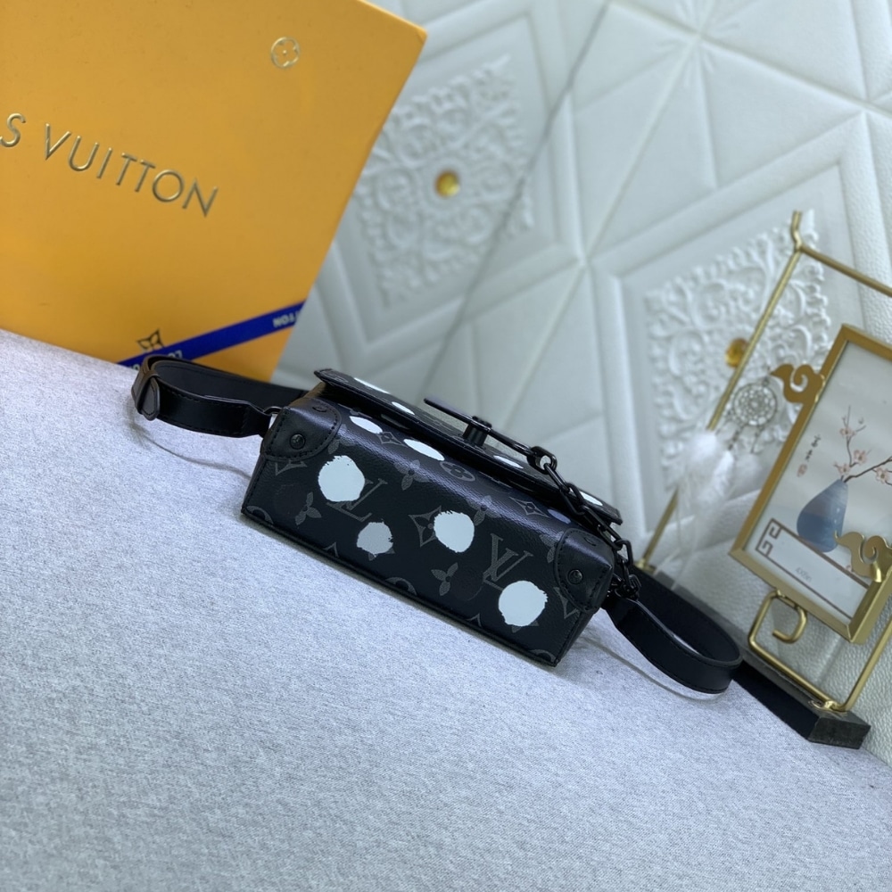 Louis Vuitton X Yayoi Kusama Steamer Wearable Wallet Monogram Eclipse Black 18cm