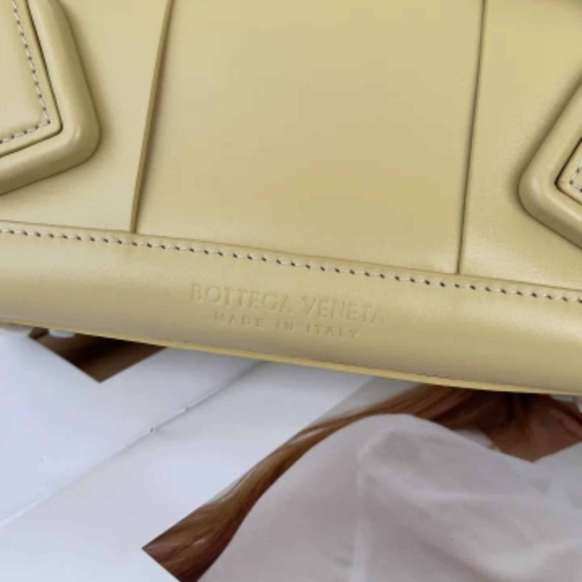 Bottega Veneta Arco Handbag Leather In Mud 20Cm