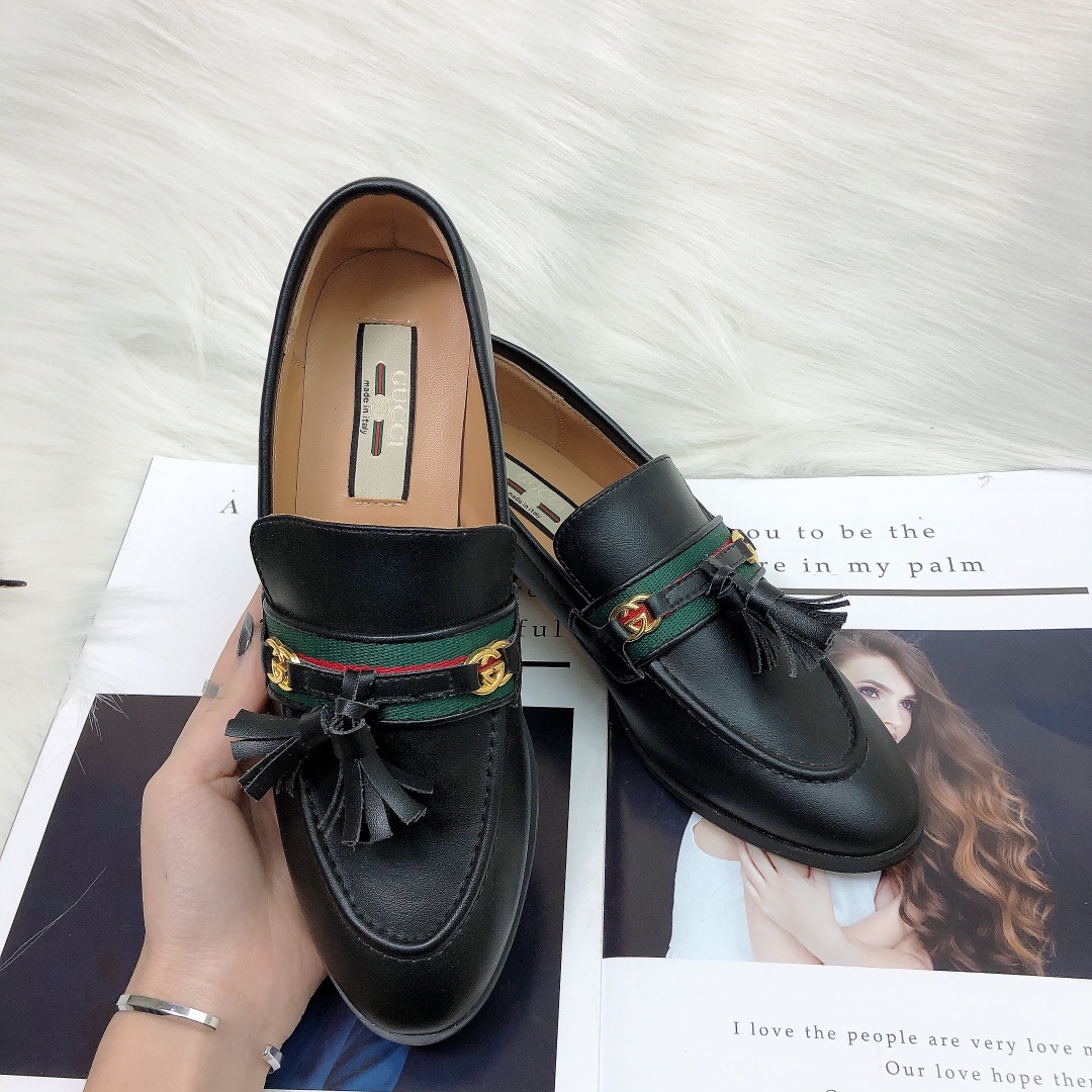 Gucci Unisex Leather Interlocking G Black