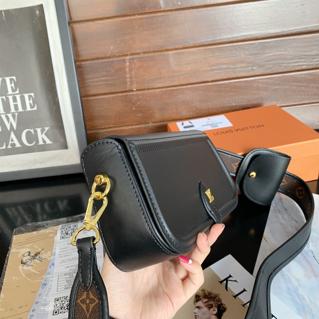 Louis Vuitton Officier Pouch With Strap Black 23Cm M69841