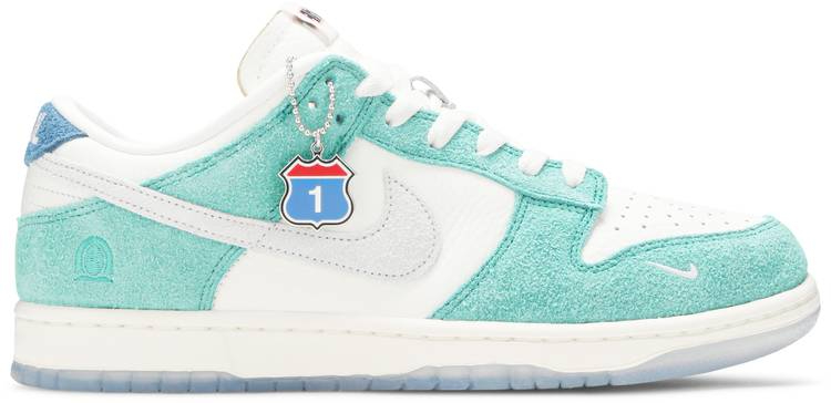 Kasina x Dunk Low Road Sign CZ6501-101