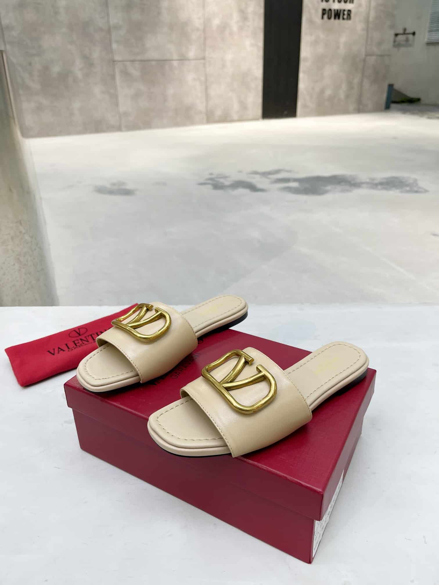 Valentino Garavani VLogo Signature Slide Sandal Beige