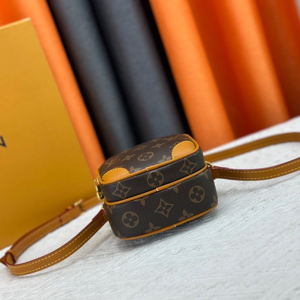 Louis Vuitton Amazon Monogram Brown 20cm M14014