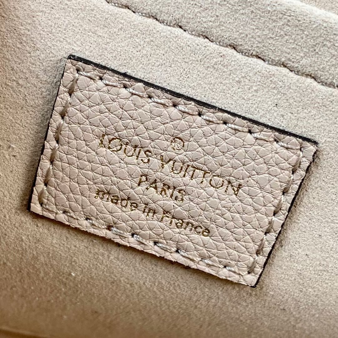 Louis Vuitton Lockme Tender 19Cm Greige M58554