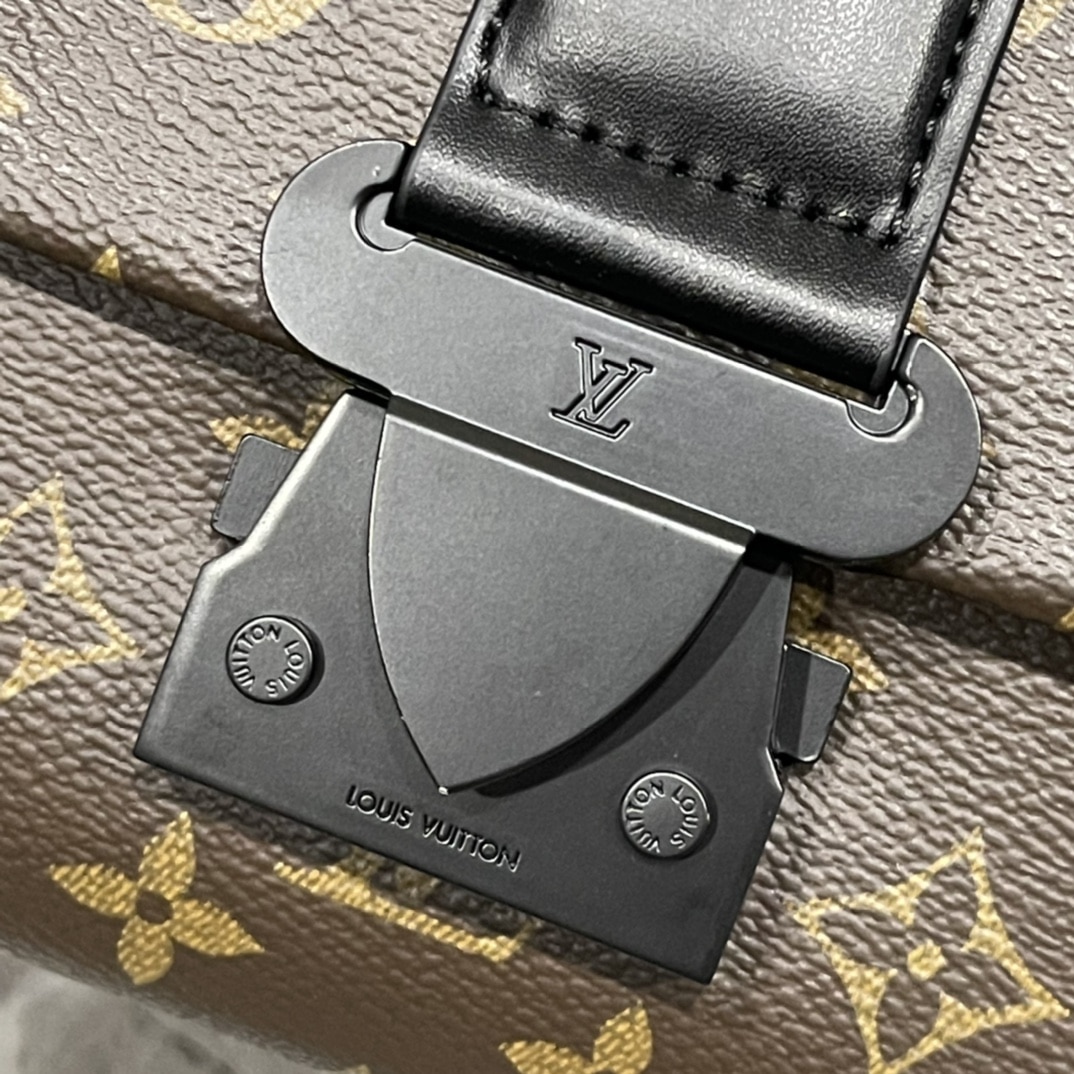 Louis Vuitton S Cape Messenger Monogram Brown 28Cm