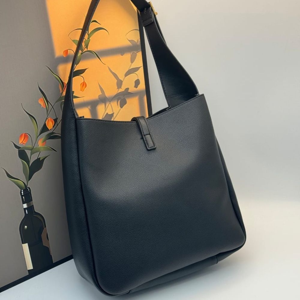 Saint Laurent Le 5 À 7 Supple Large In Grained Leather Black 31Cm 753837Aaauq1000