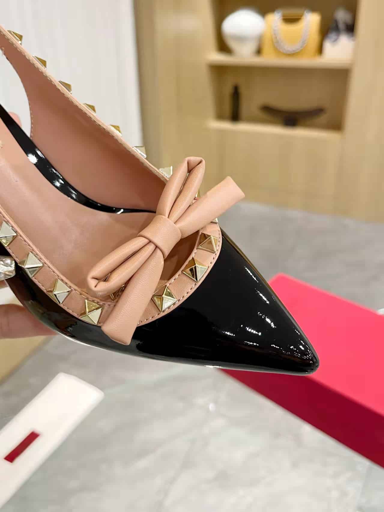 Valentino Rockstud Bow Slingback Pump In Patent Leather With Matching Studs Beige And Black