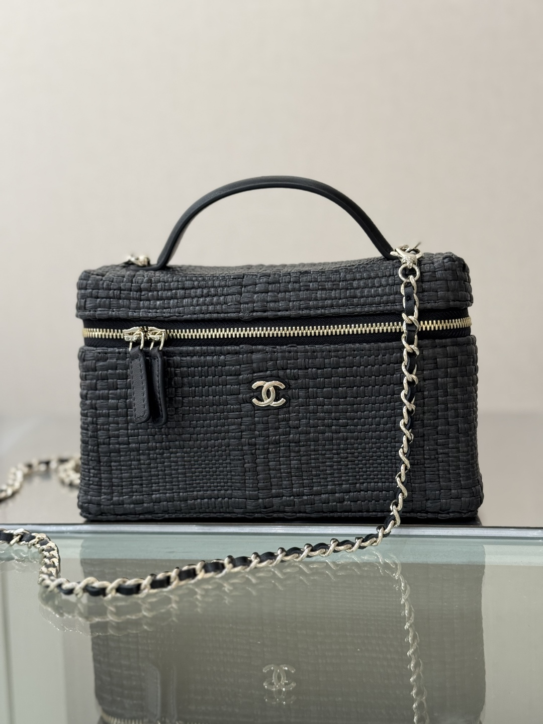 Cruise 2026 Black Woven Raffia & Calfskin Vanity Case Bag with Silver-Tone Hardware & Chain Strap