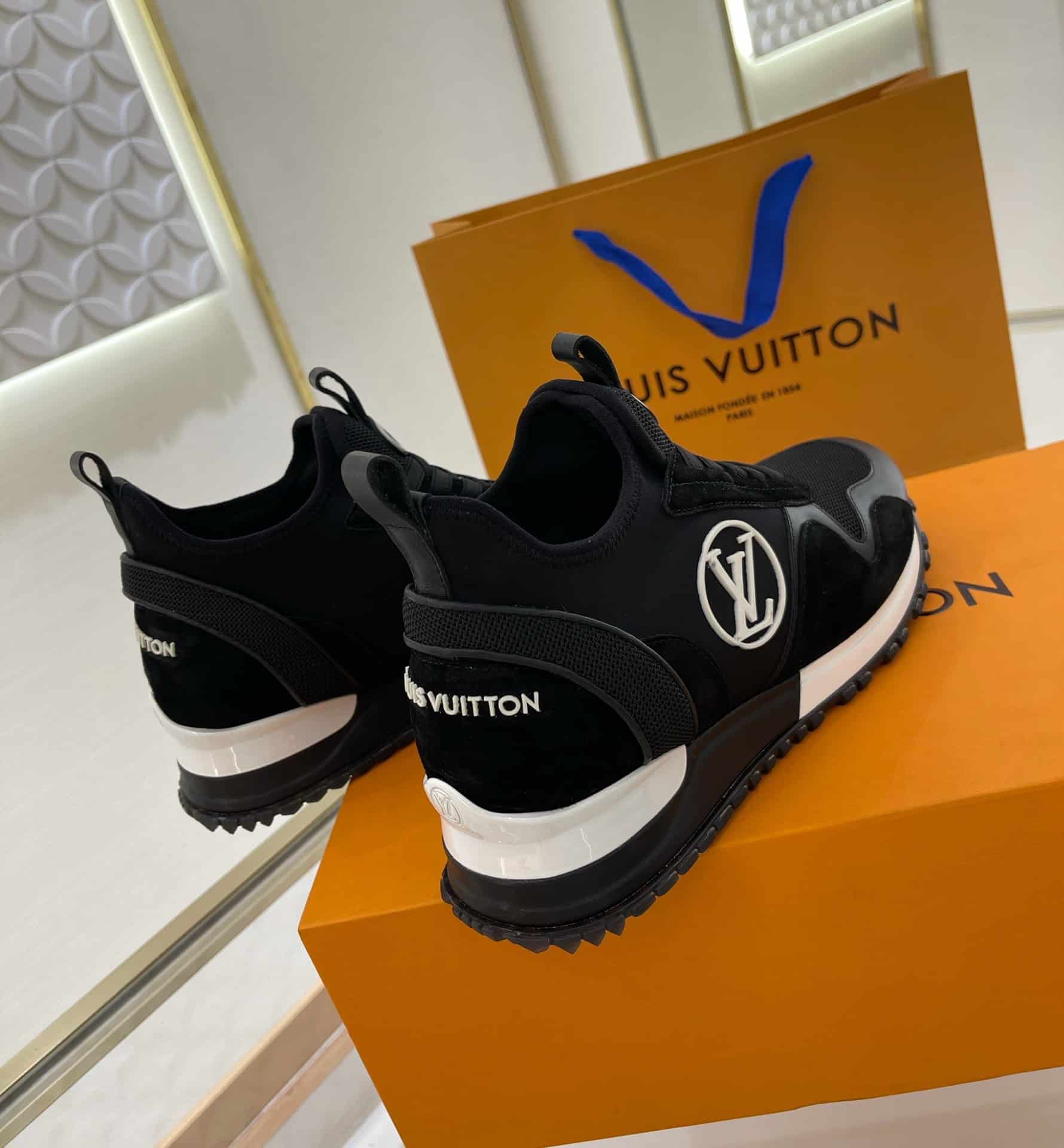 Louis Vuitton Run Away Sneaker Black 1A9Er7