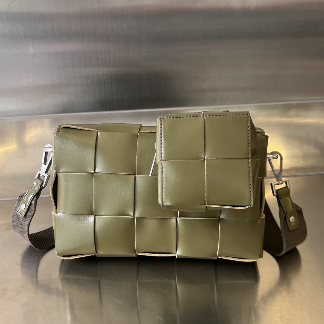 BV-Cassette With Versatile Strap