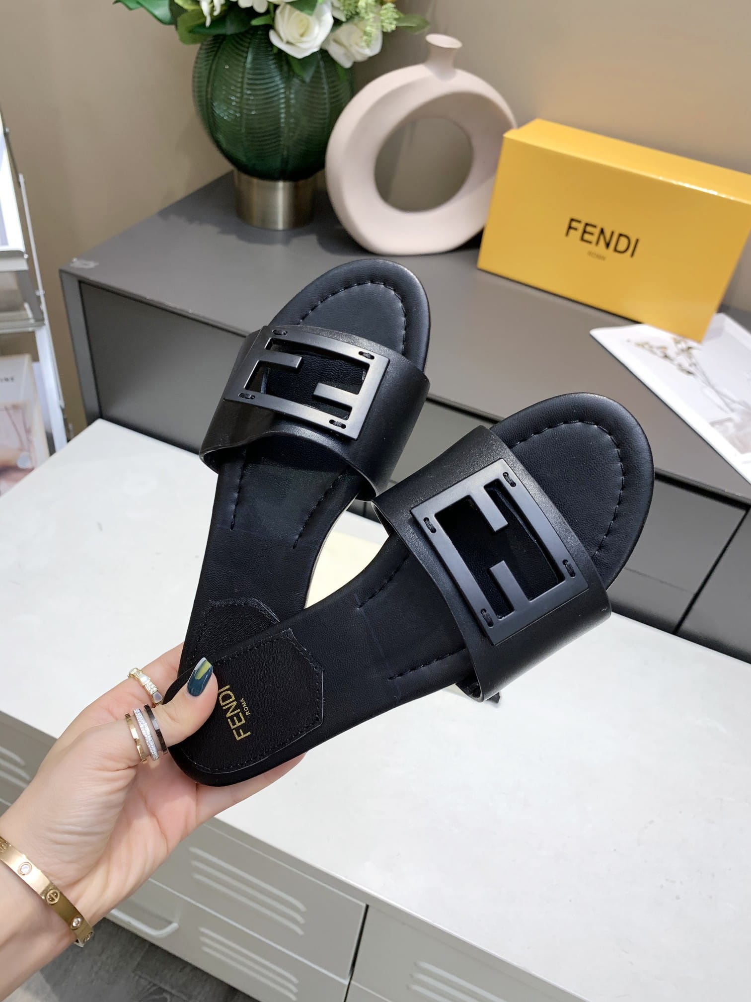 Fendi Signature Leather Sandals Slide Black 0400014271536