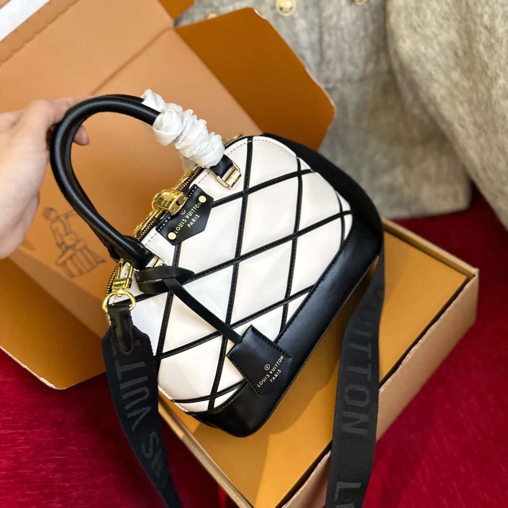 Louis Vuitton Alma BB Black 24Cm M23761