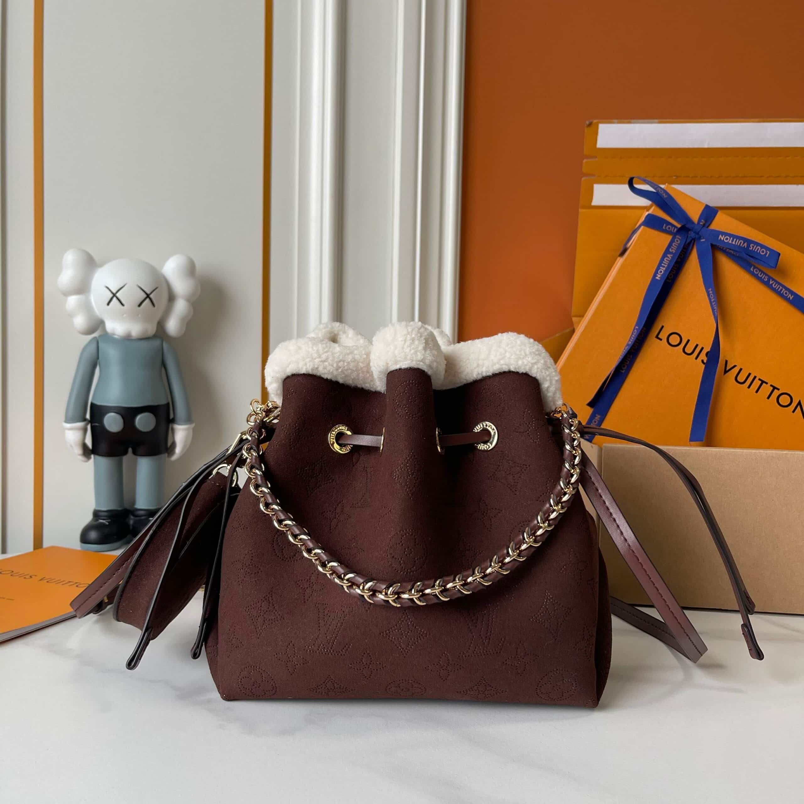 Louis Vuitton Bella Chocolate 22Cm M26684