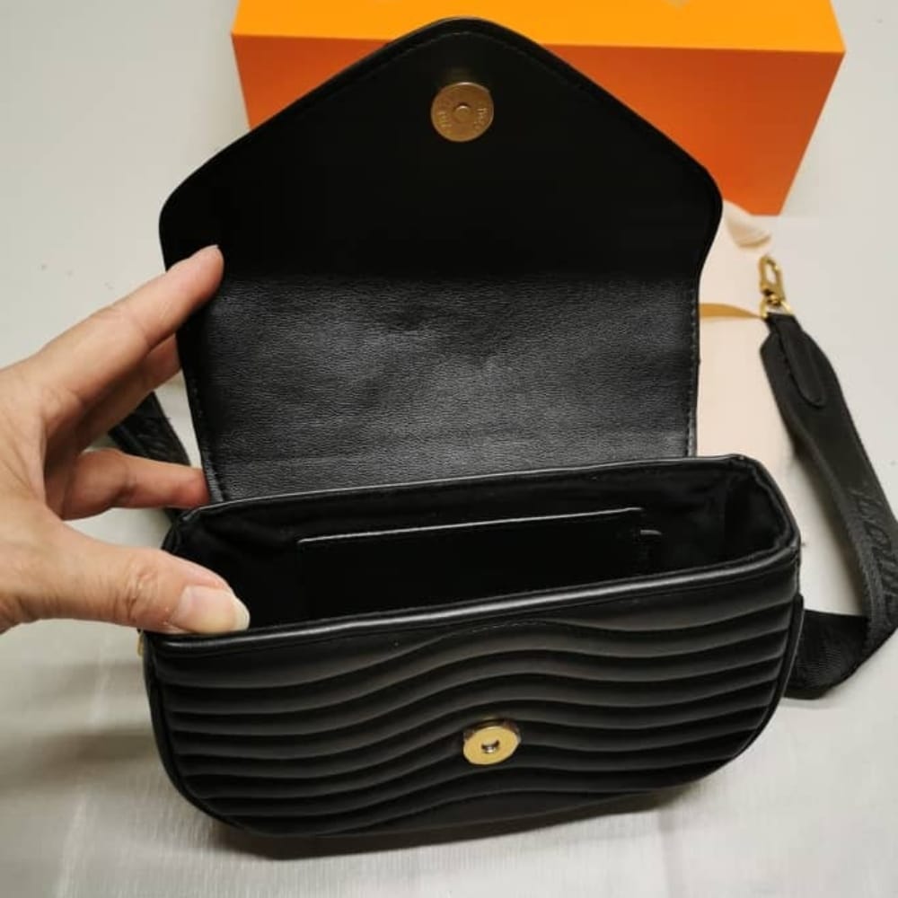 Louis Vuitton New Wave Multi Pochette Black 19Cm M56461