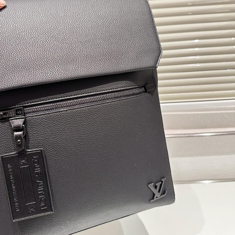 Louis Vuitton Fastline Backpack Black 40cm M21367