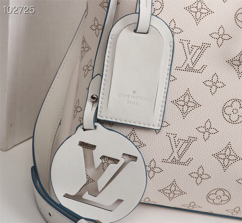 Louis Vuitton Beaubourg Hobo Mm White