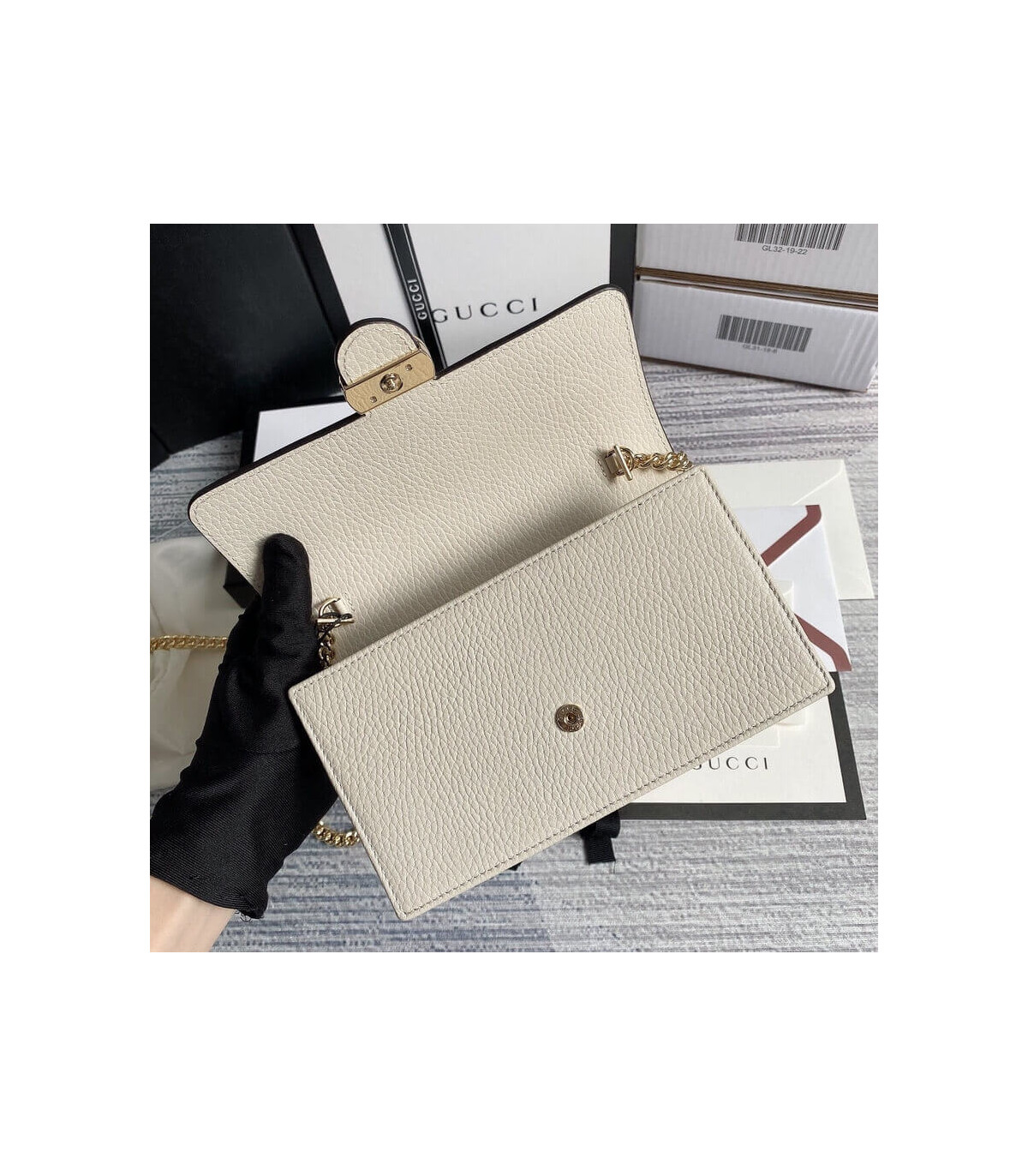Gucci GG Interlocking Wallet On Chain White
