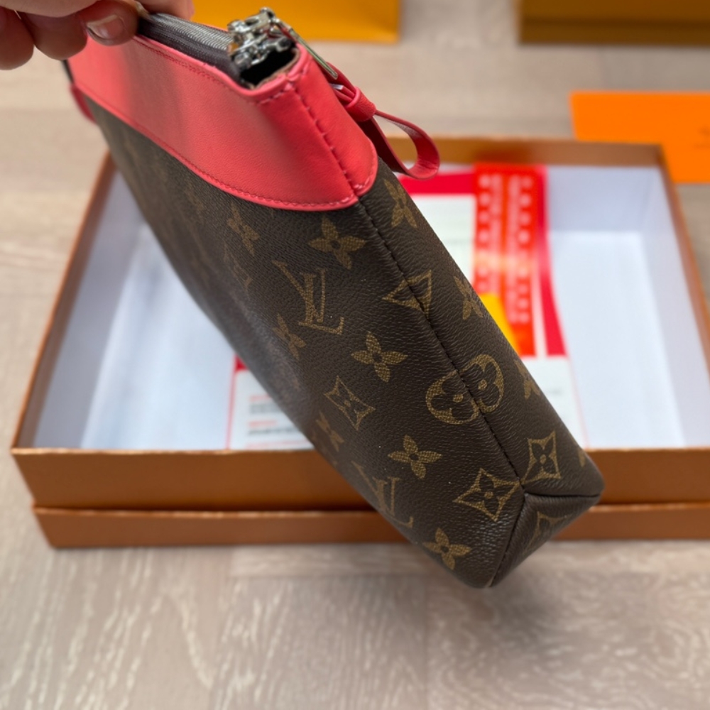 Louis Vuitton Pochette Voyage Souple Bag Pink 29Cm M13356