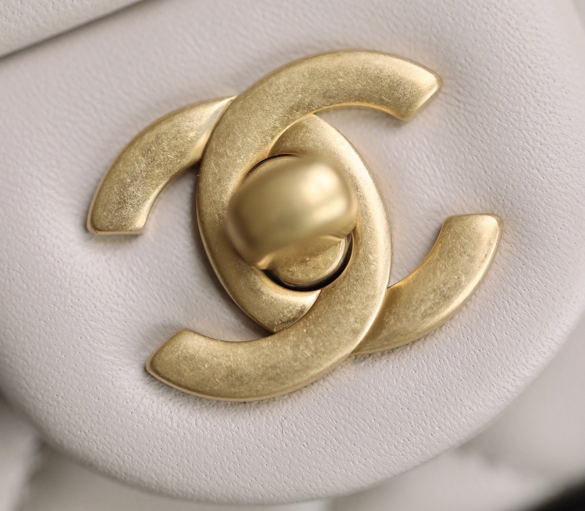 Chanel Quilted Mini Flap Bag Cream 18Cm/7in