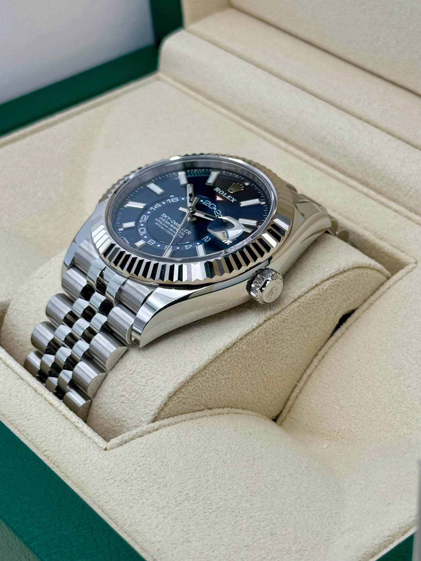 Rolex Sky-Dweller 41 mm Bright blue Dial 336934 Jubilee