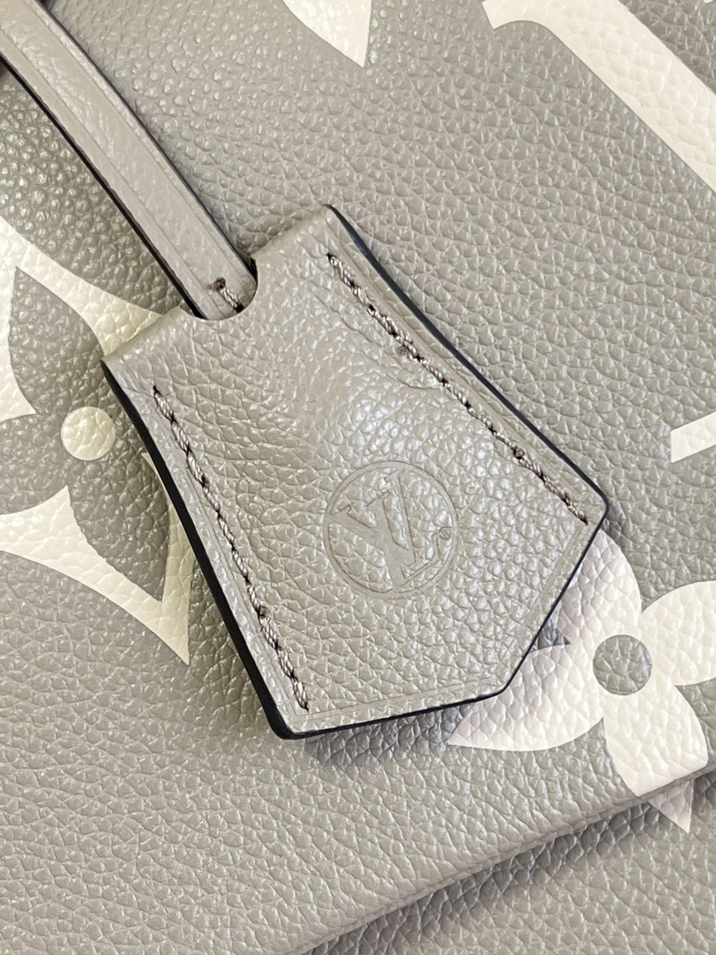 Louis Vuitton Madeleine MM 30Cm Beige M46041