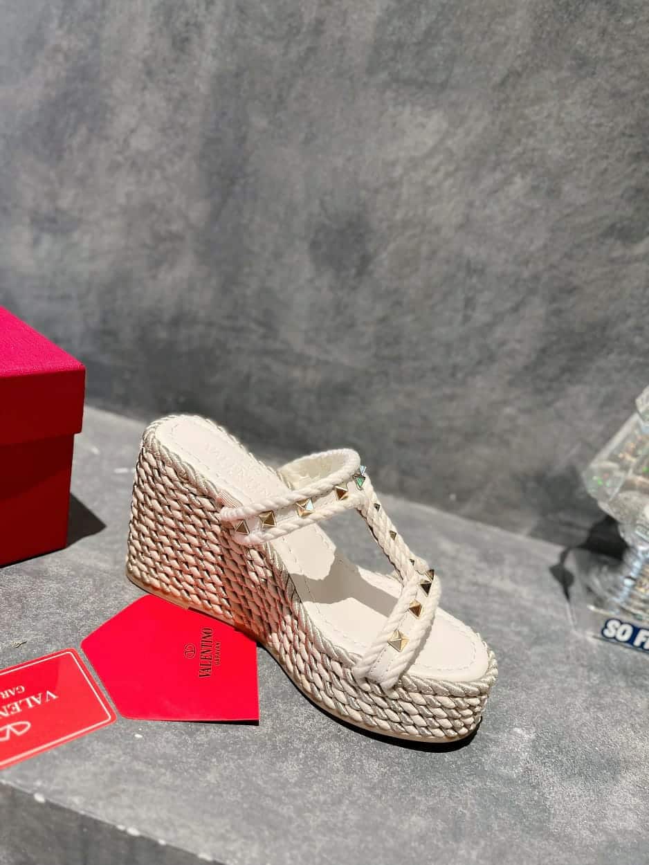 Valentino Rockstud Laminated Nappa Wedge Sandal Natural 4W2S0Gi5Dym Ybs