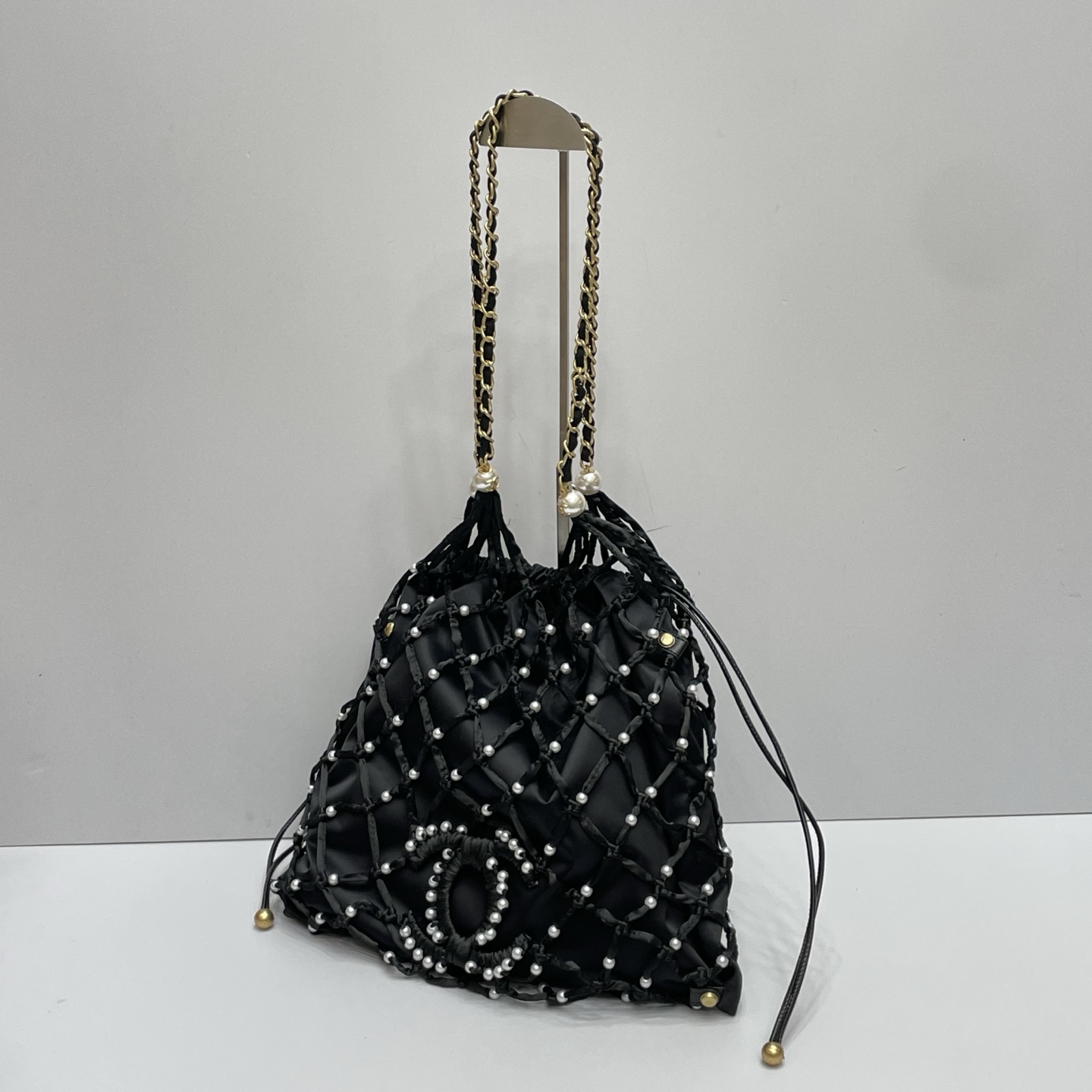 Chanel-Pearl shopping bag