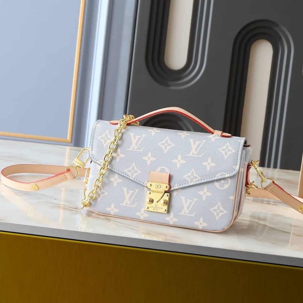 Louis Vuitton Pochette Métis East West Coated Canvas Trianon 21Cm M12429