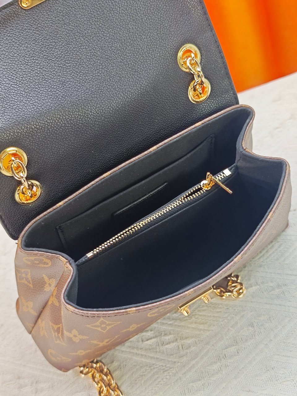 Louis Vuitton Madeleine BB Monogram/Black 24cm M28424
