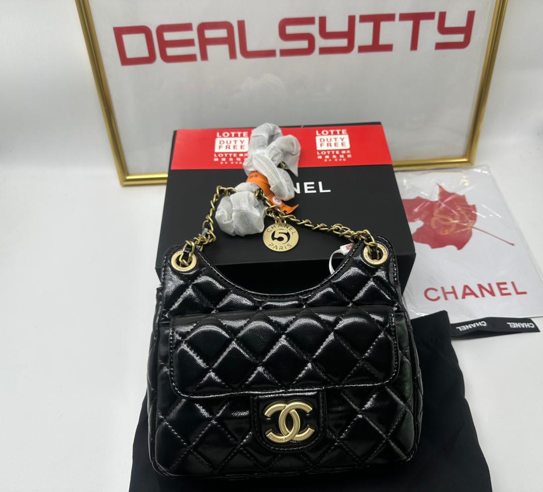 Chanel Small Hobo Bag in Shiny Crumpled Calfskin 19cm/7.5in